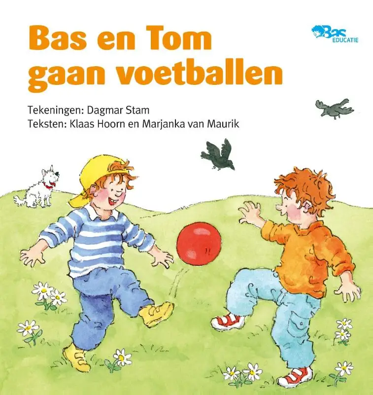 Bas en Tom gaan voetballen